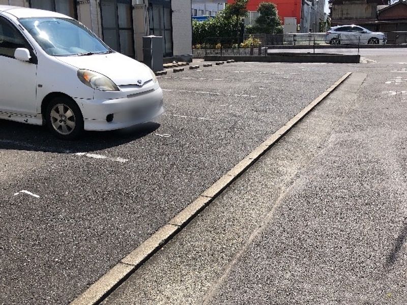 レオパレスセレッソ 駐車場