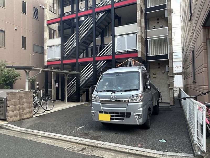 レオパレスシャンブル弐番館 駐車場
