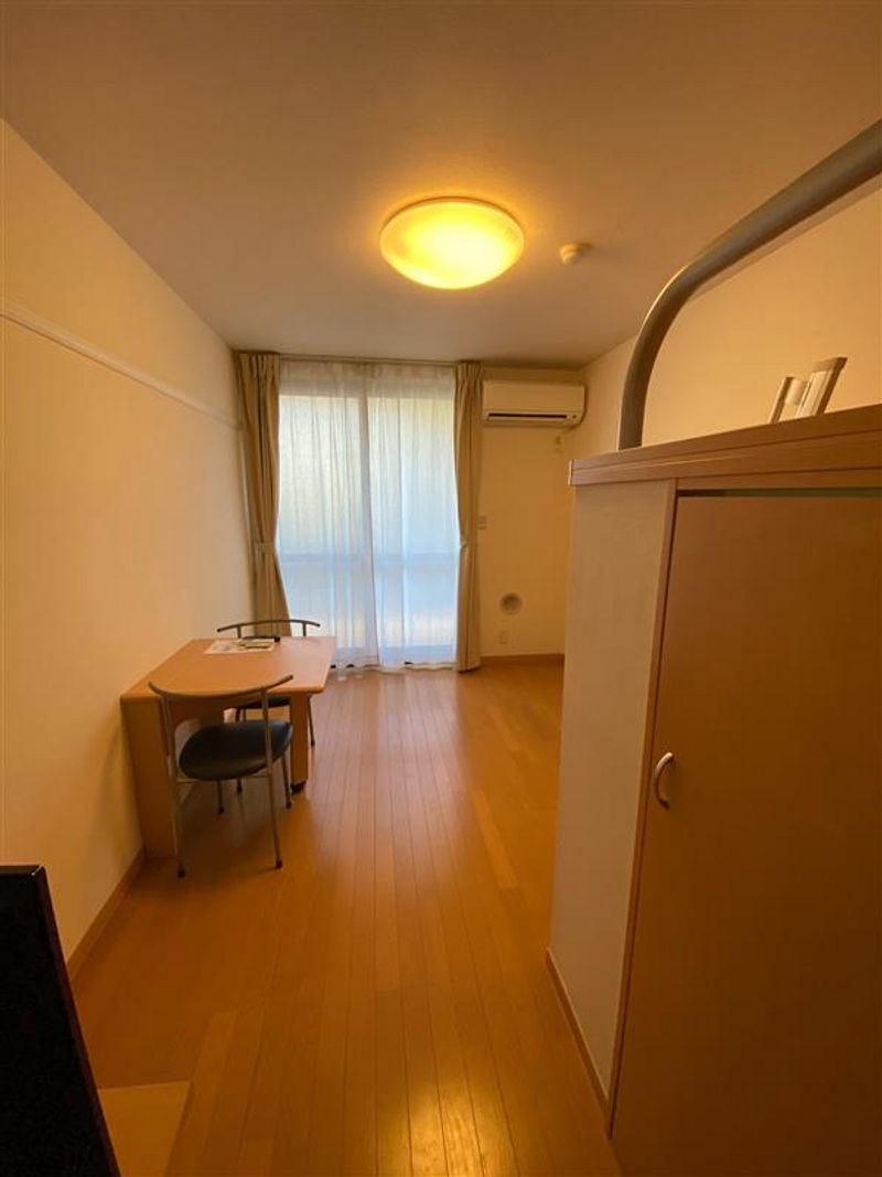 レオパレスサーティーンストーンⅢ 居間