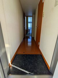 レオパレス日永レジデンス 玄関