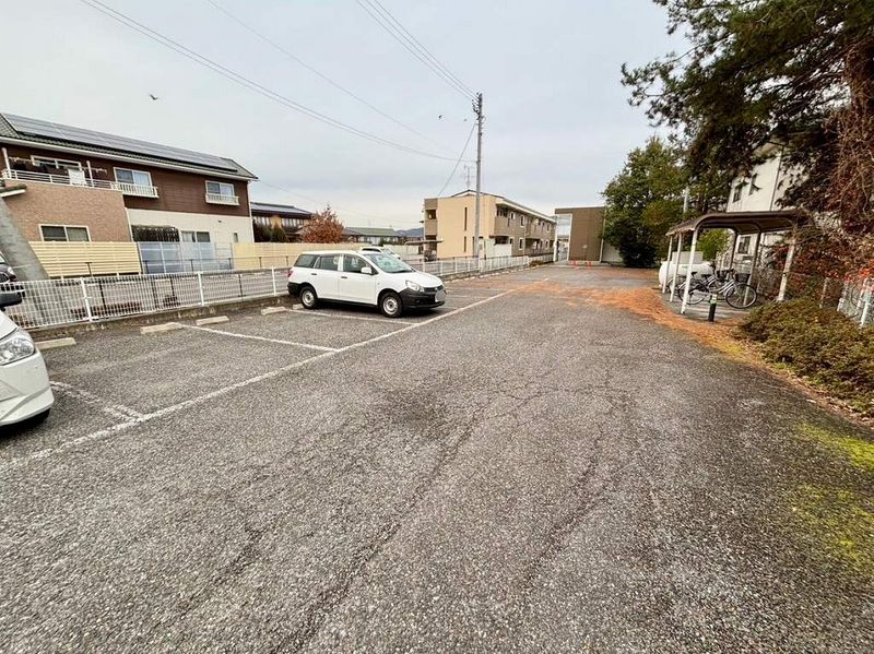 レオパレスさかきた 駐車場