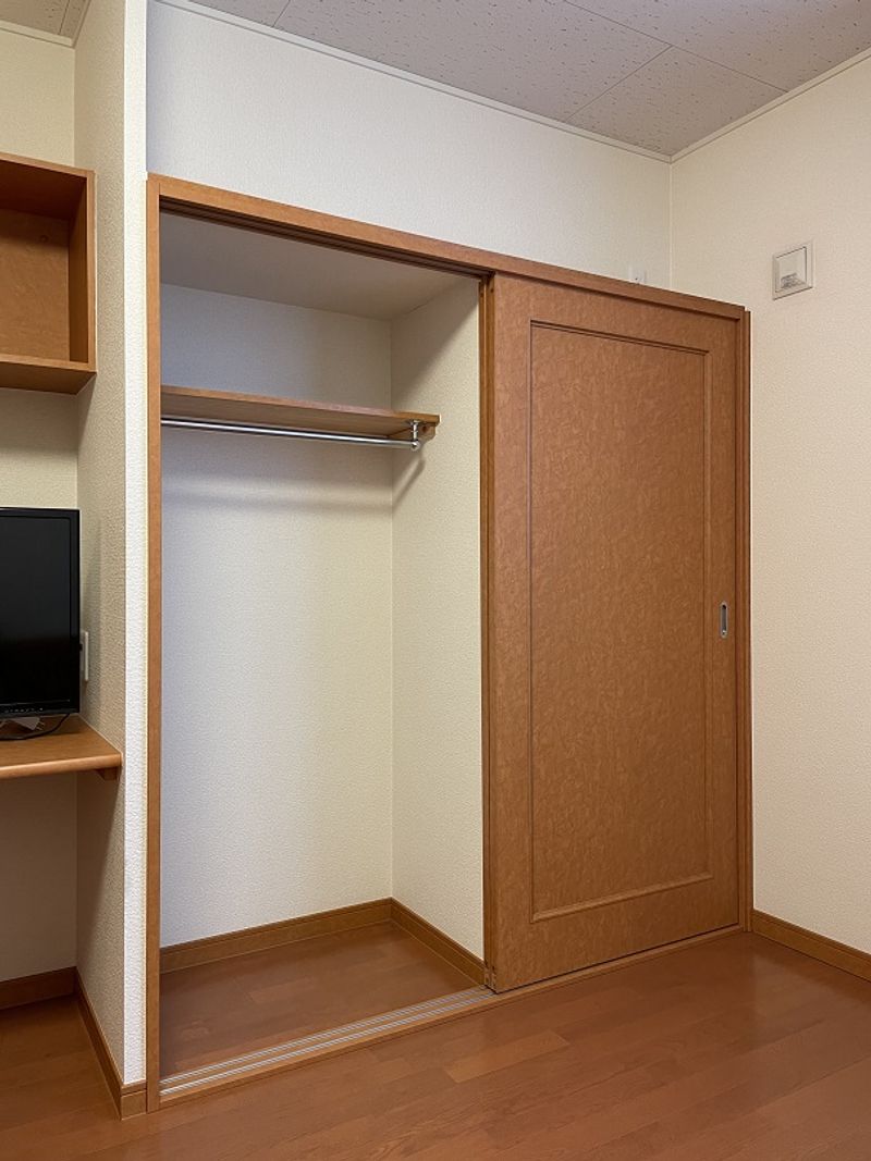 レオパレスメムロ 収納