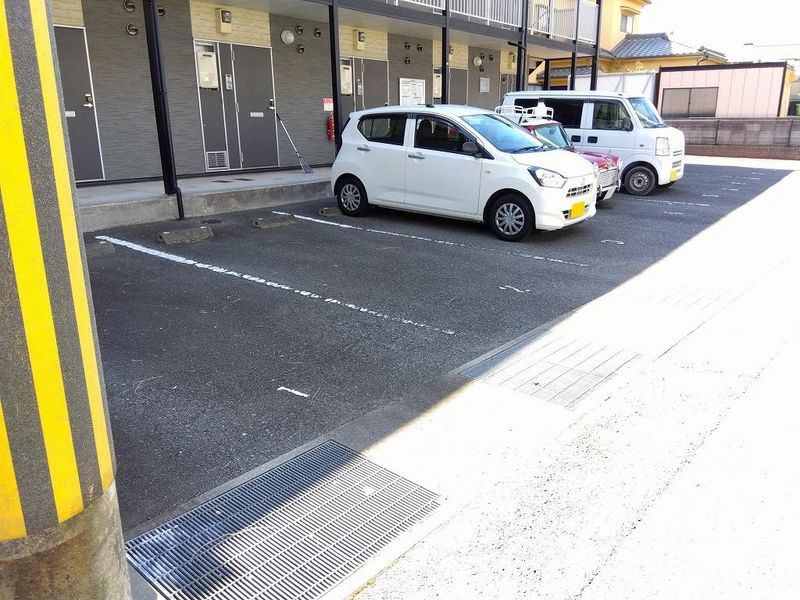 レオパレス中久Ⅱ 駐車場