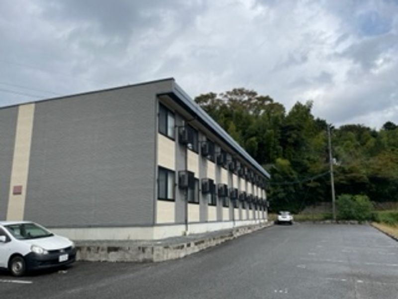 レオパレスディパーチャ 駐車場