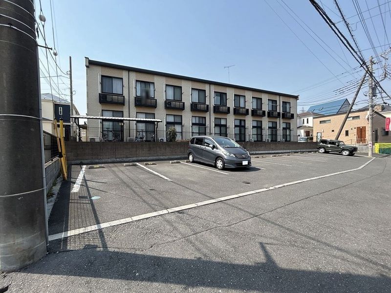 レオパレスコンフォート佐藤 駐車場