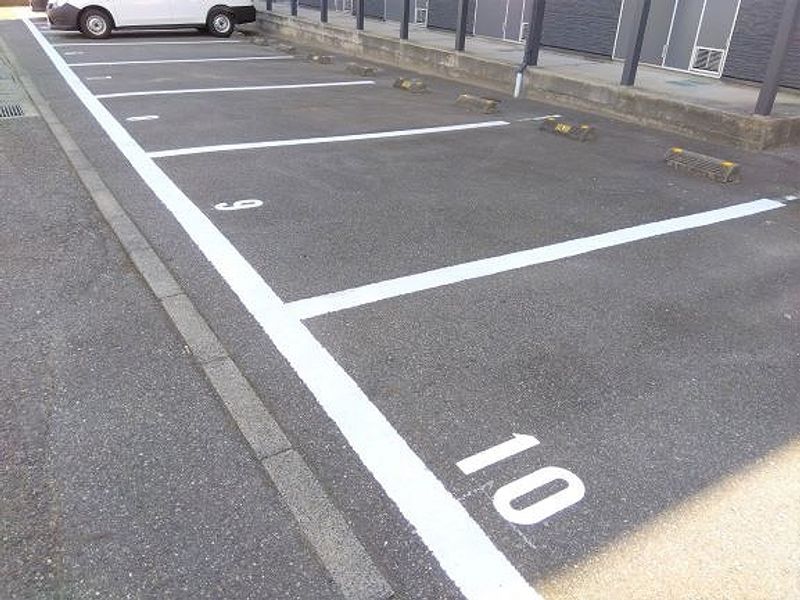 レオパレスエボール 駐車場