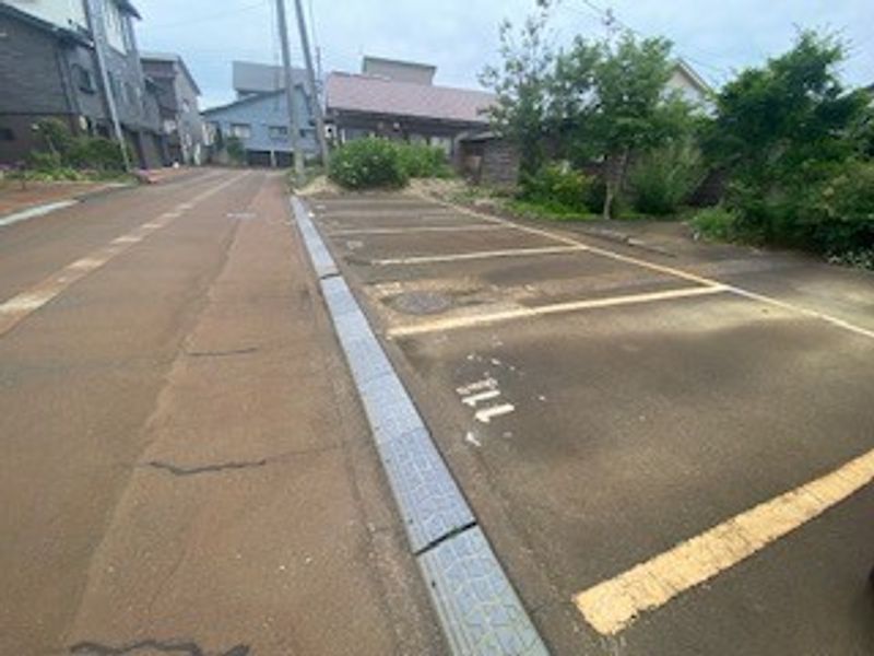 レオパレス椿 駐車場