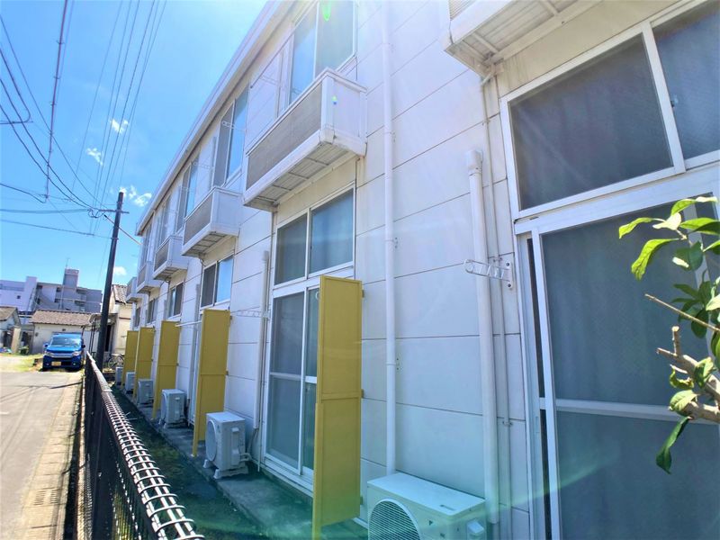 レオパレスフローラ 外観