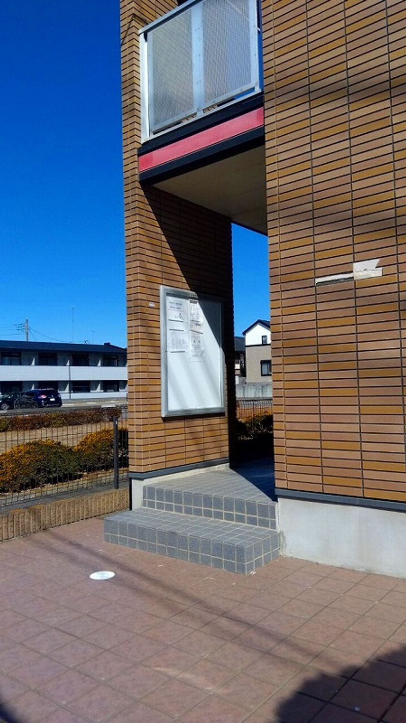 レオパレスル　シェルＢ エントランス