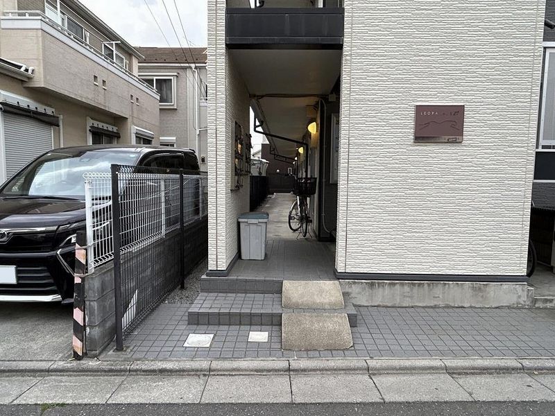 レオパレスピエール　コリーネ エントランス