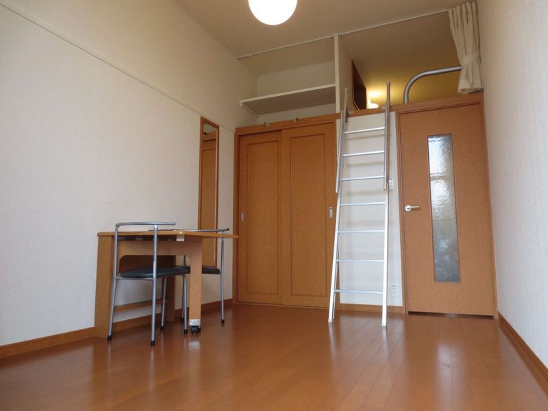 レオパレスルーチェ 居間