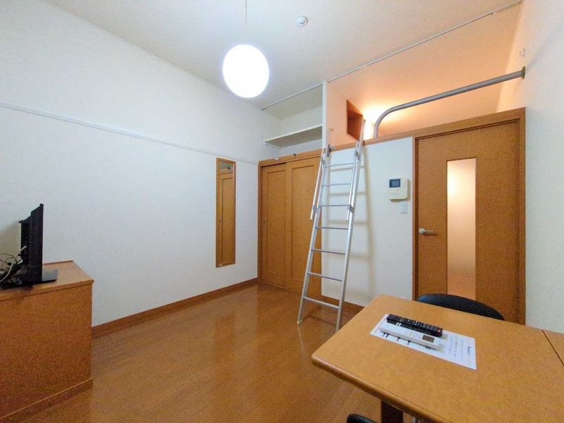 レオパレスリベルラⅠ 居間