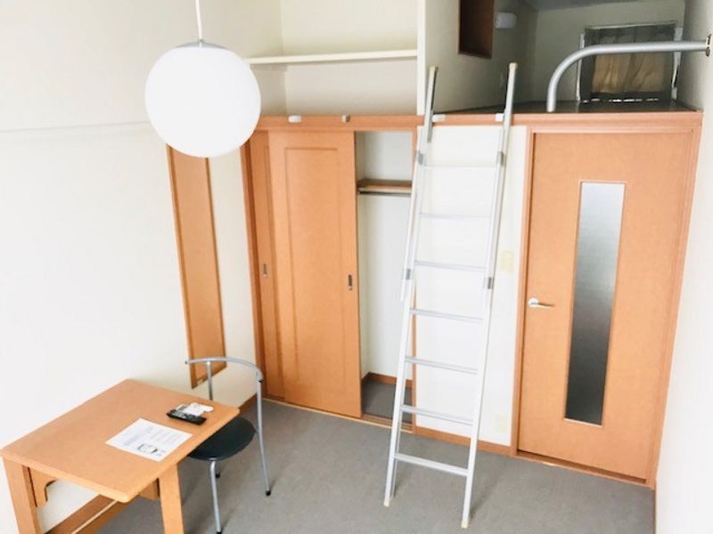 レオパレススカイ　タウン 居間