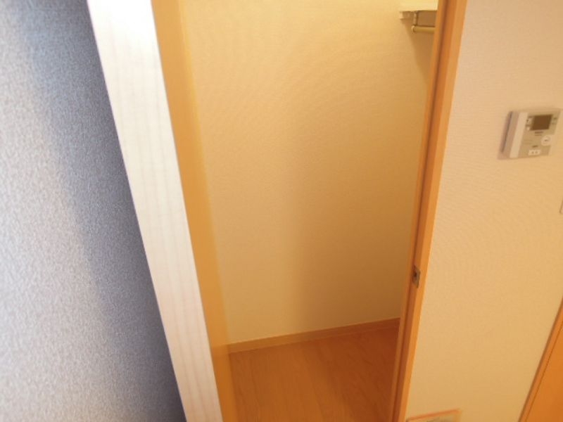 レオパレストウメイ 収納