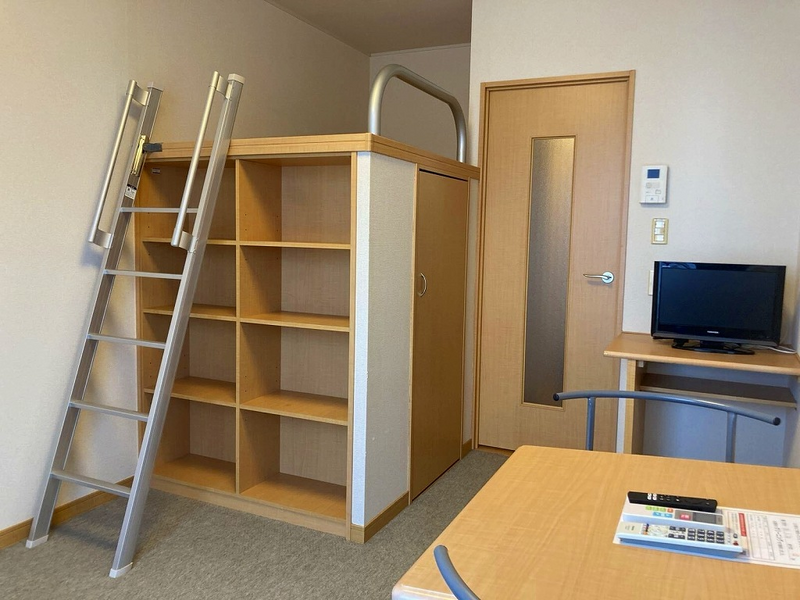 レオパレス早瀬 居間