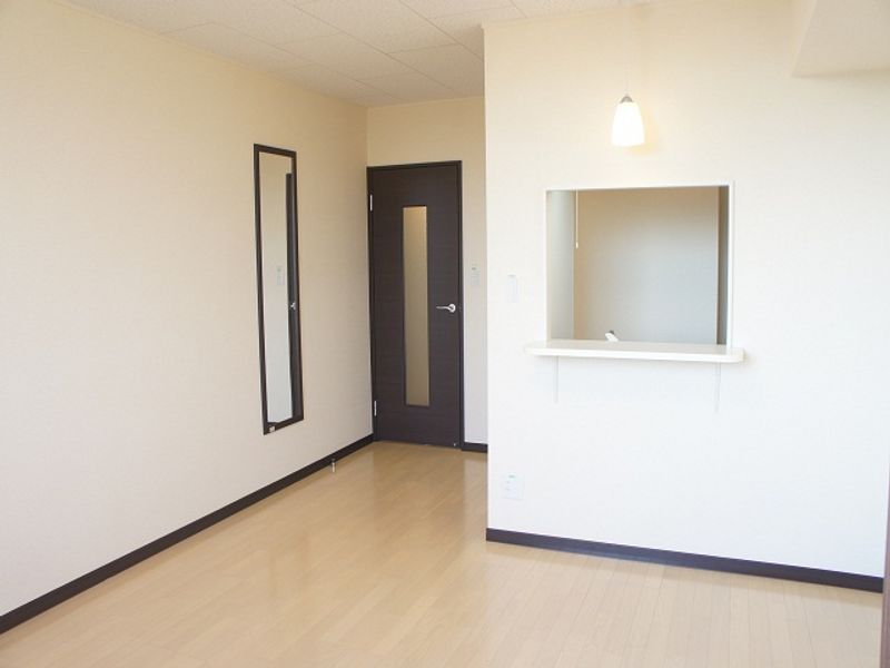 レオネクストＣＯＵＲＴ 居間