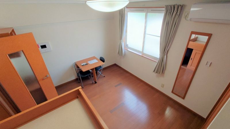 レオパレスみぶ川 居間