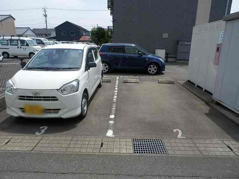 レオパレス瑞穂第二 駐車場