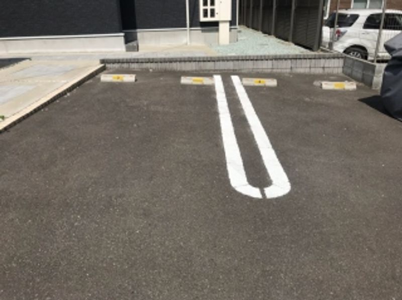 レオネクスト路家燕沢 駐車場