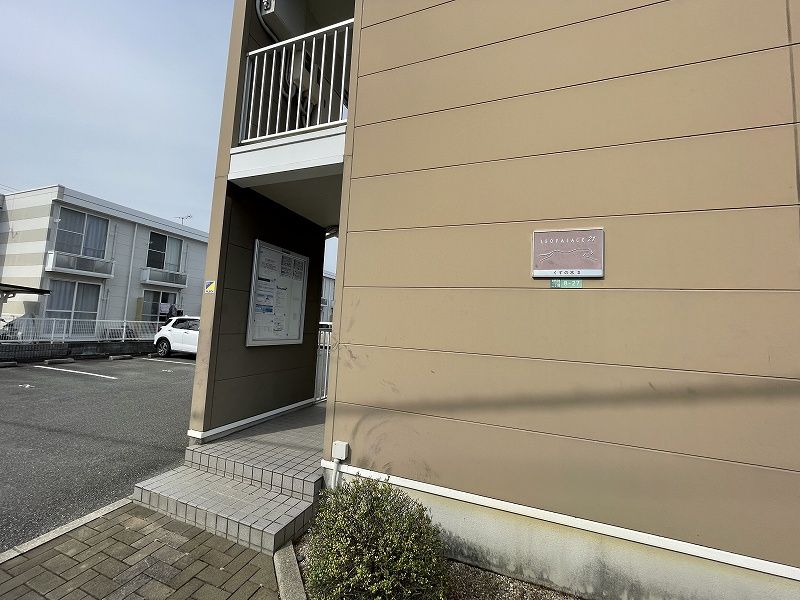レオパレスくすの木 エントランス