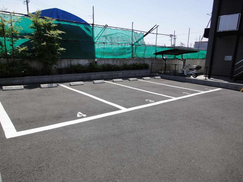 レオパレスフローラⅡ 駐車場