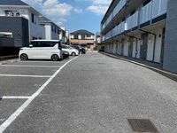レオパレスアゼリアカーサ 駐車場