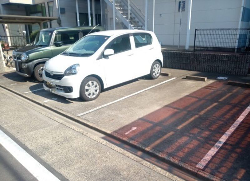 レオパレスＭ＆Ｙ中郷 駐車場