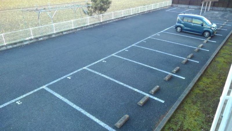 レオパレスアクシス 駐車場
