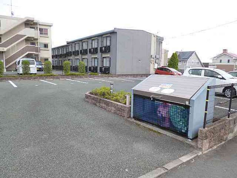 レオパレスソフィア 駐車場