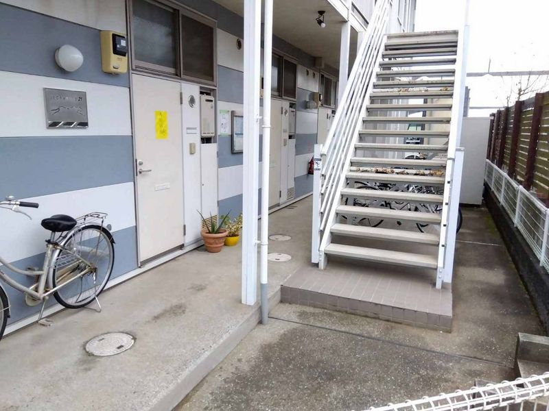 レオパレスシュベリュール エントランス
