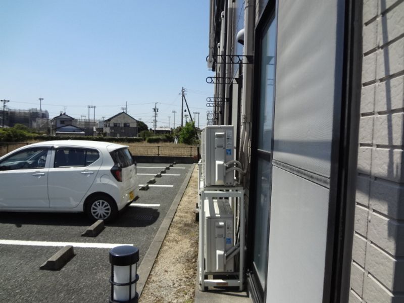 レオパレスユシェロ 駐車場
