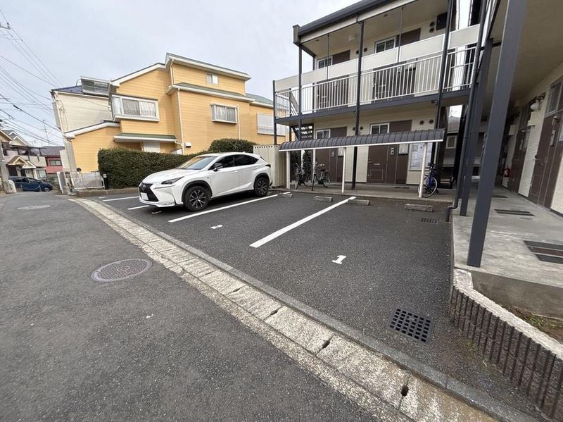 レオパレスソレイユ 駐車場