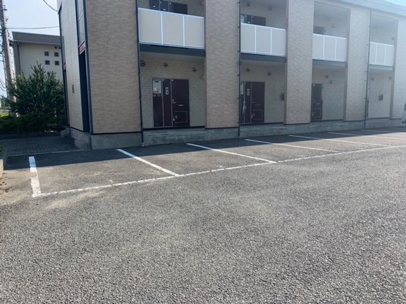 レオパレスエメラルド 駐車場