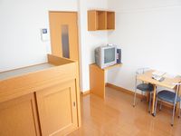 レオパレスオークスⅡ 居間