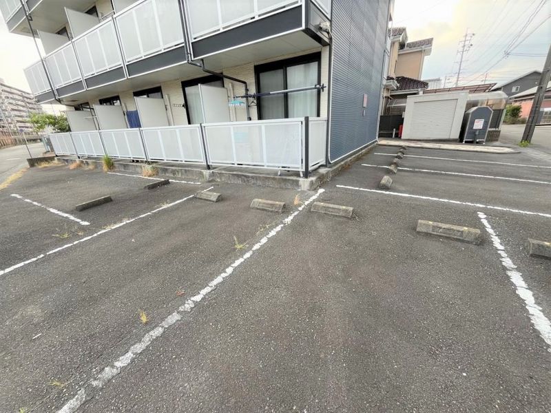 レオパレスＪＵＳＴＩＣＥ 駐車場