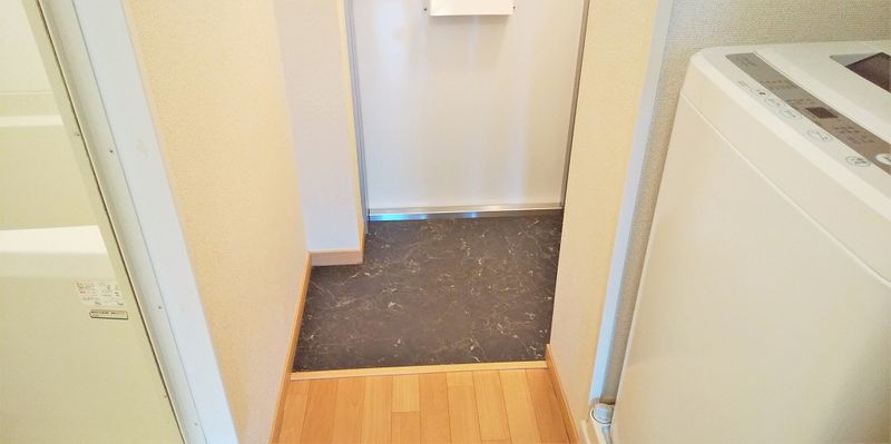 レオパレスアウトゥーノ 玄関