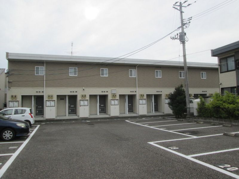 レオパレスルーチェＳＫＹ 駐車場