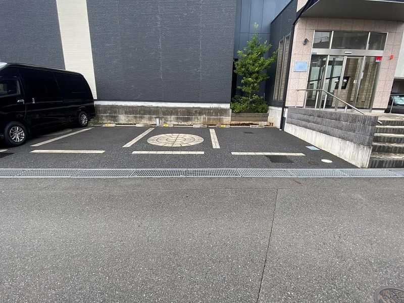 レオネクスト和光 駐車場