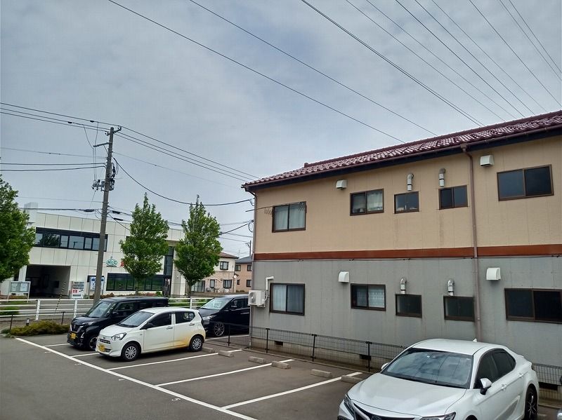 レオパレスエクセラン春日 駐車場