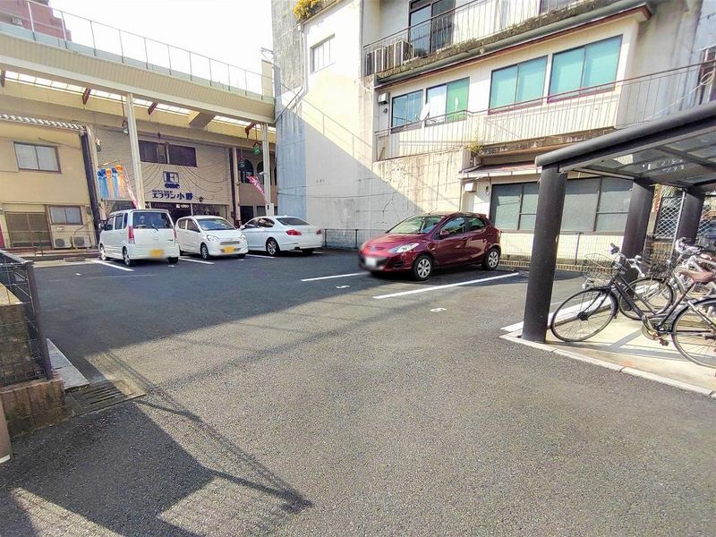 レオパレス山下 駐車場