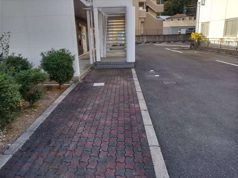 レオパレス庵 エントランス