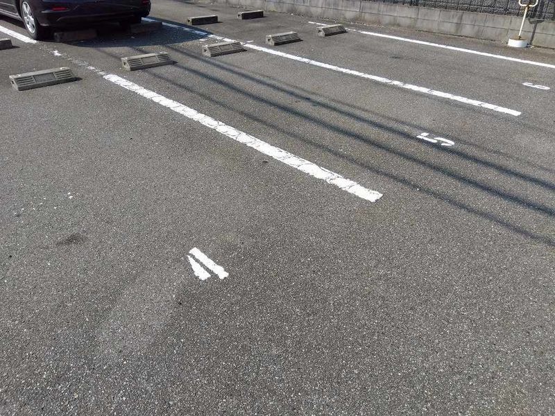 レオパレスハピネス 駐車場