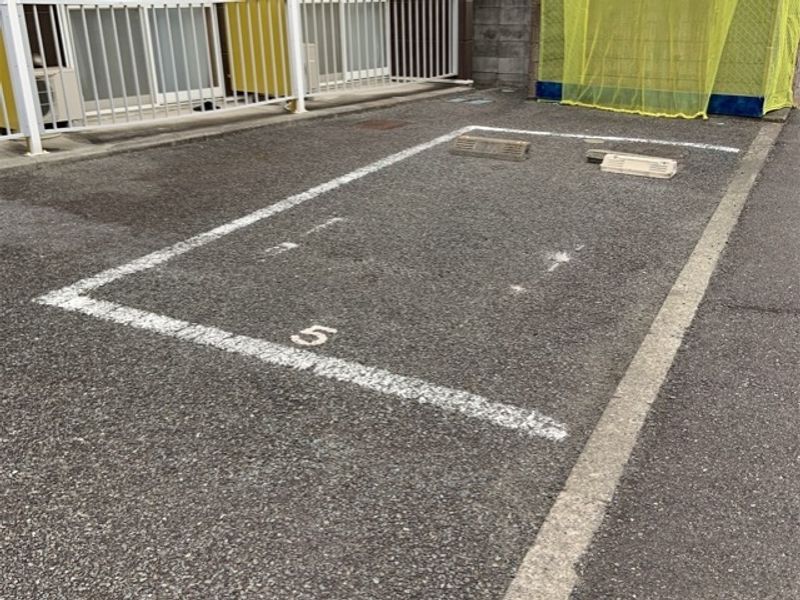 レオパレスエール 駐車場