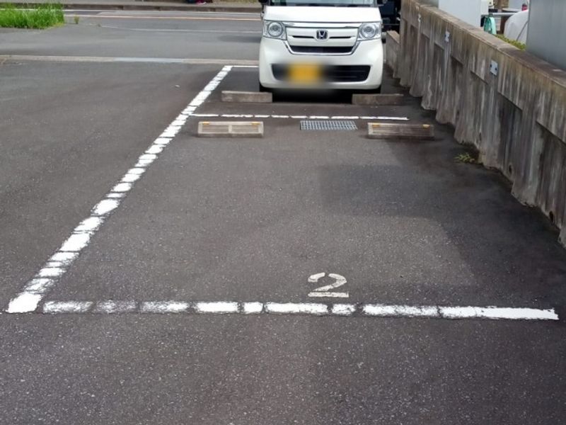 レオネクストレジーナⅢ 駐車場