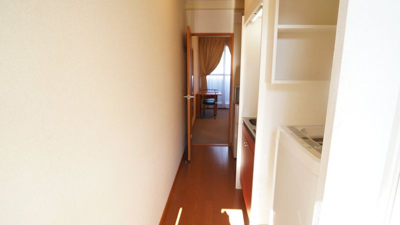 レオパレスル・ソレイユ 玄関
