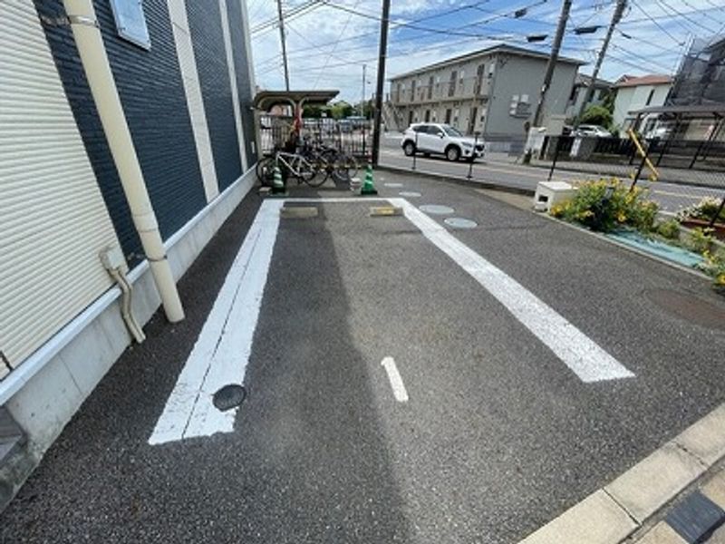 レオネクストパステルルージュウ 駐車場