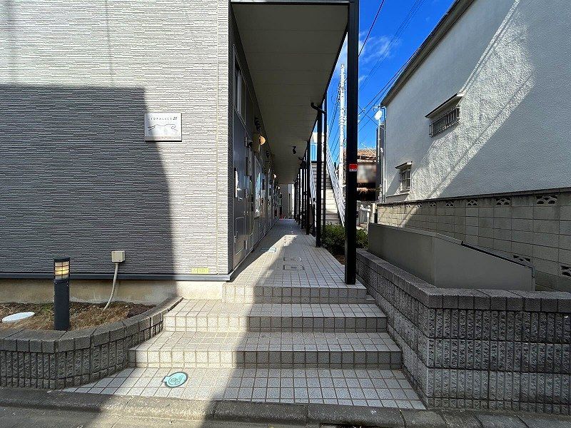 レオパレスシュウケン エントランス