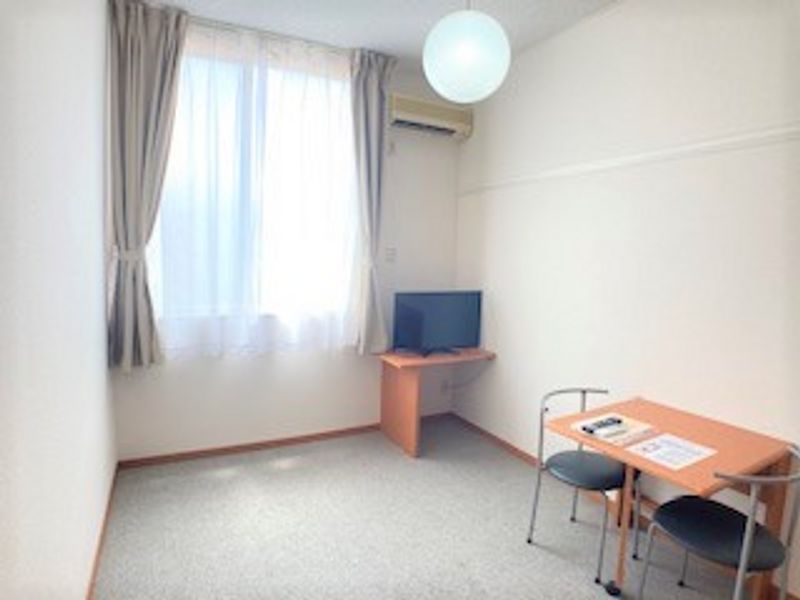 レオパレス三番町 居間
