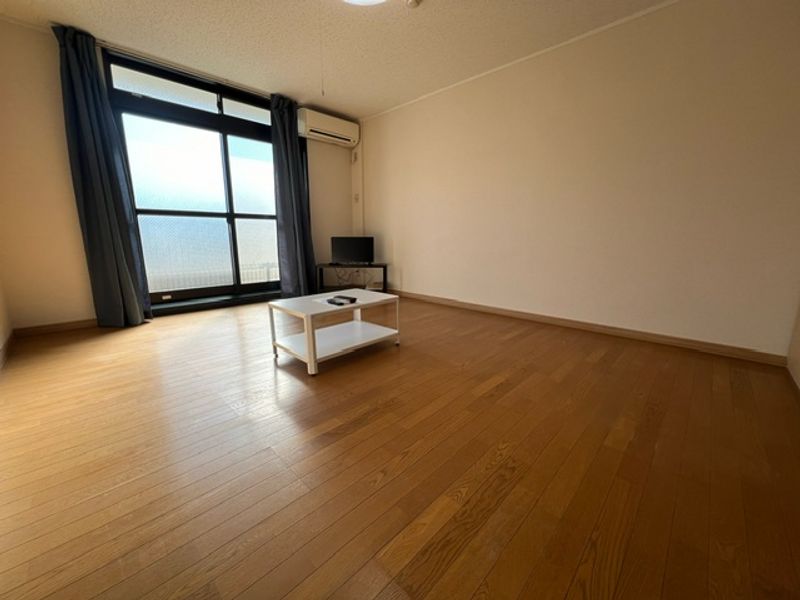 レオパレスコンフォート広瀬 居間