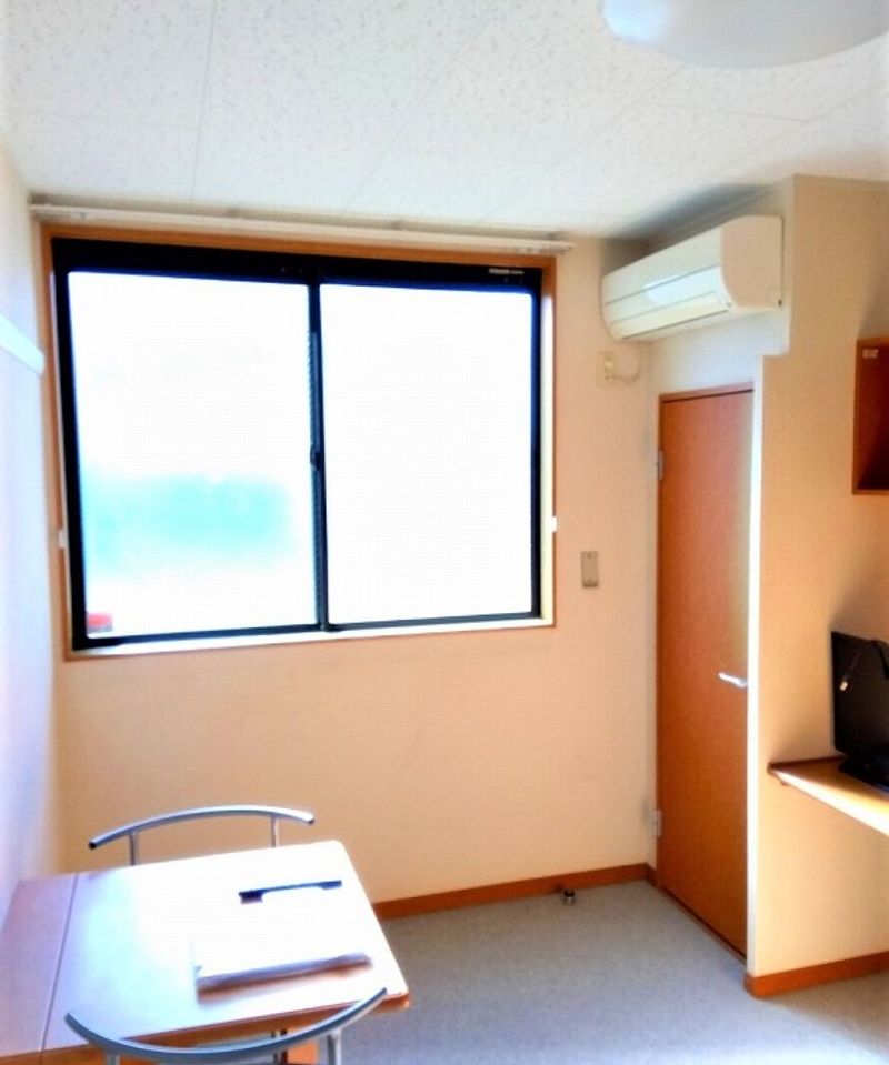 レオパレスＫＯＹＡＭＡ　ＴＨ 居間